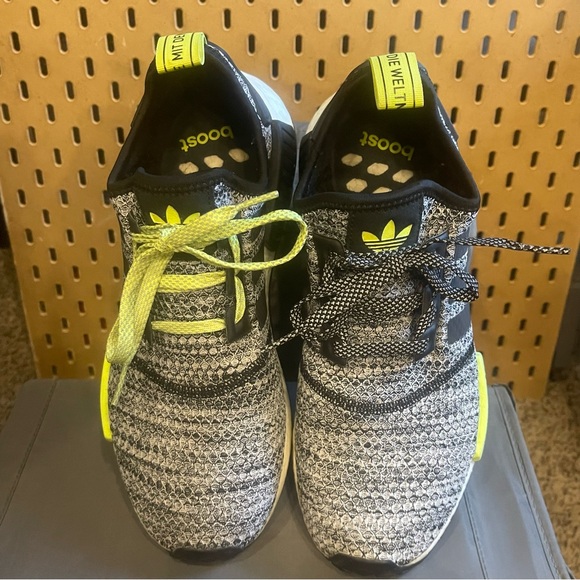Men’s size 9, Adidas, NMD R1 - Picture 6 of 6